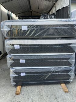 Full Size Mattress Pillow Top 12"   new mattress in a plastic sealed