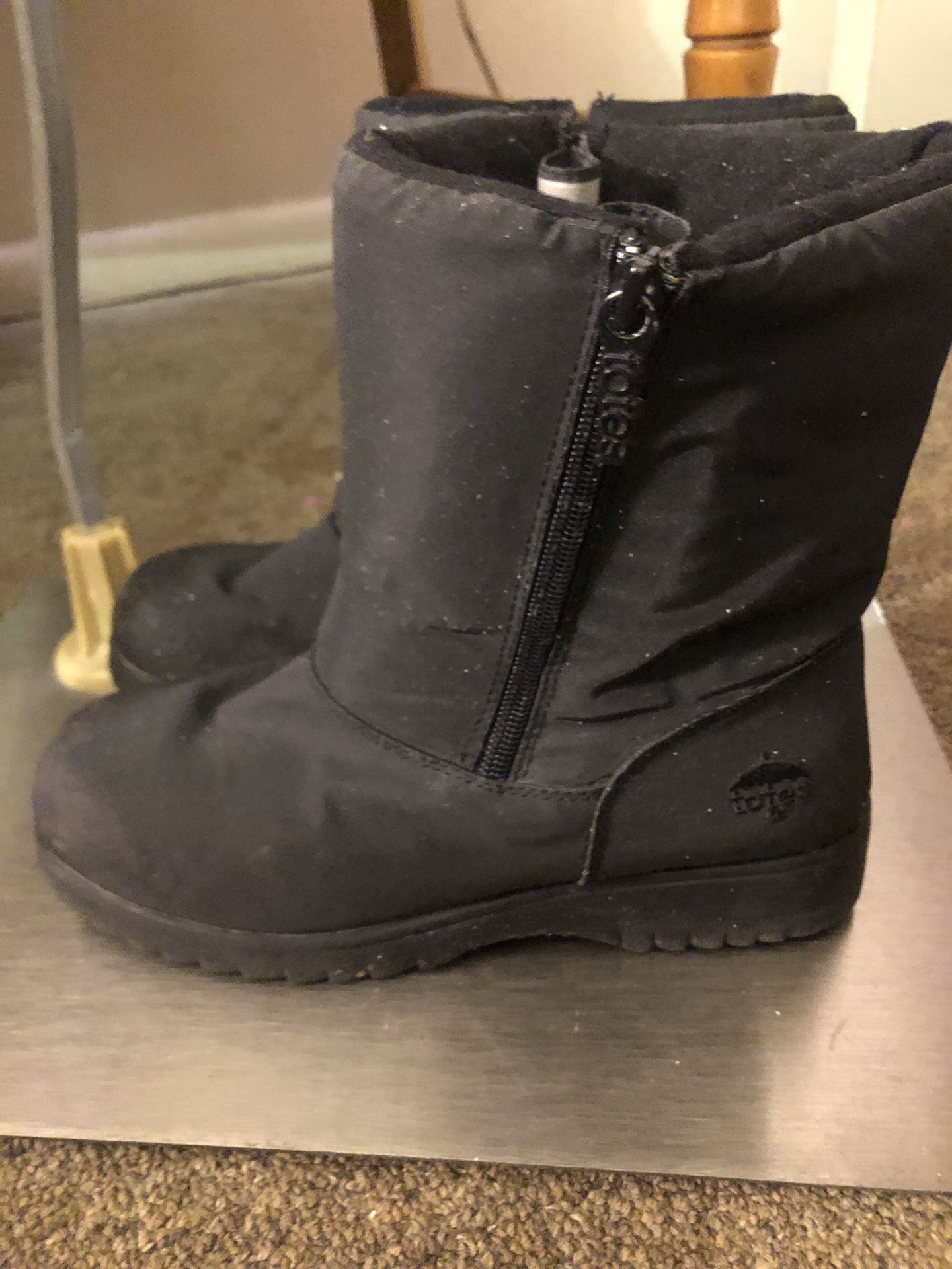 Totes size 6.5 winter rain snow boots