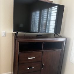 TV Equipment cabinet - Jerome’s 
