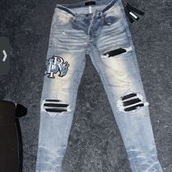 Size 32 amiris