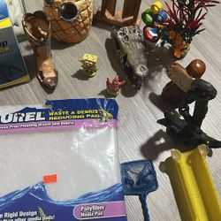 5 Gallon Fish Tank with accessories !