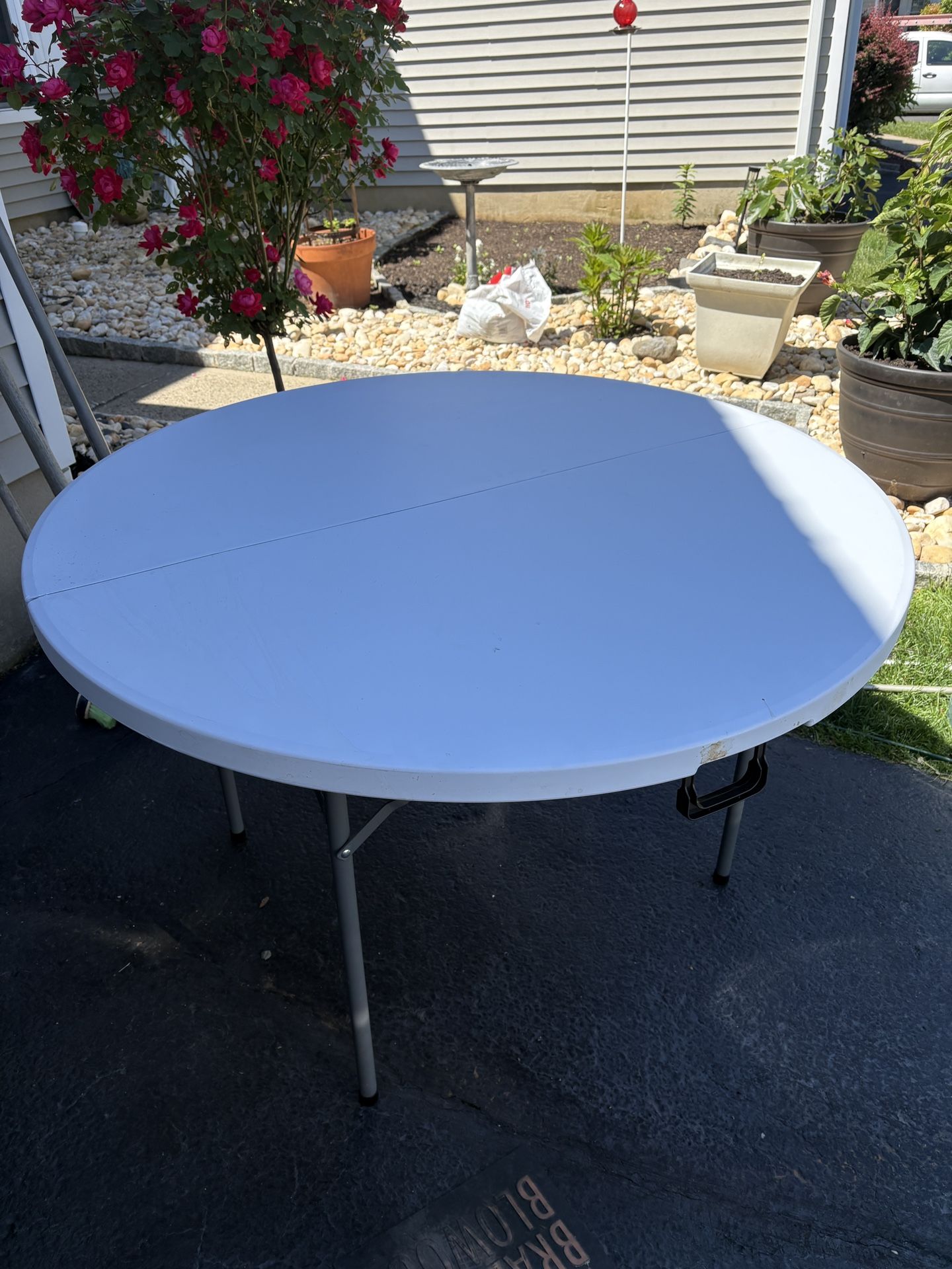 Round Folding Table