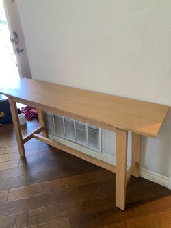 Beautiful entrance table great condition / great shape