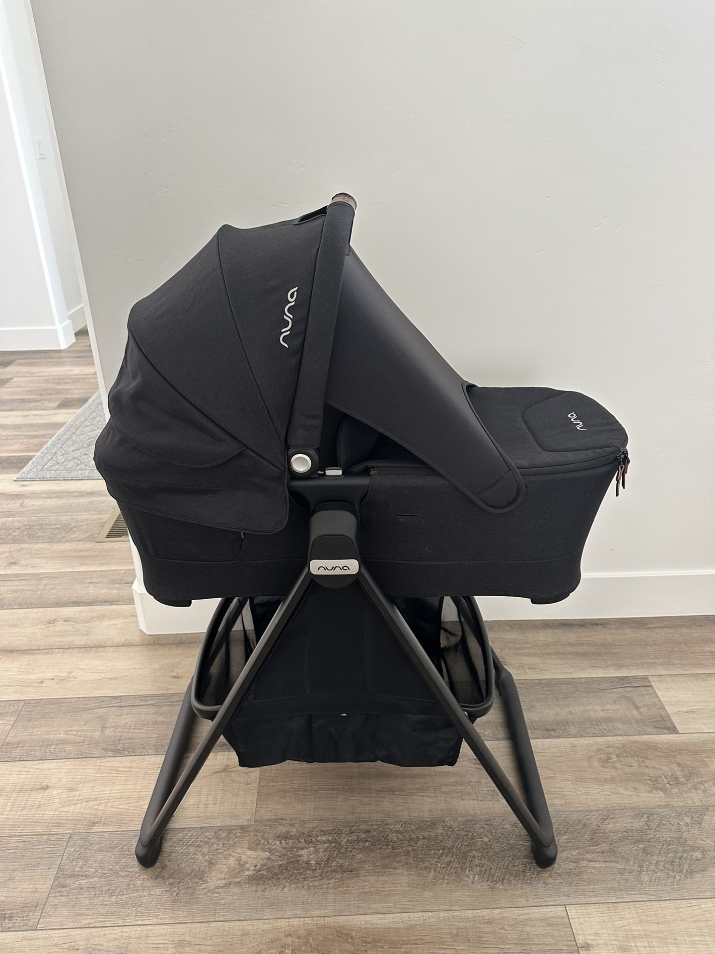 Nuna LYTL Bassinet, Stand, & Stroller Attachment