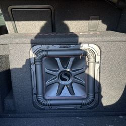 Kicker L7R 10” inch in Ported Box 500w RMS
