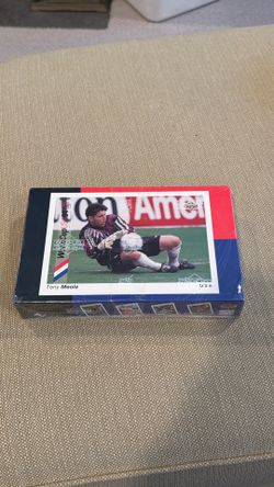1993 Upper Deck World Cup USA '94 Preview Premiere Edition Soccer Cards Factory Sealed Hobby Box.