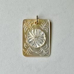 7 gorgeous new and vintage shell charm pendants