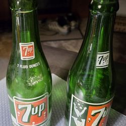 Vintage 7UP Soda Bottles ~ 7 oz