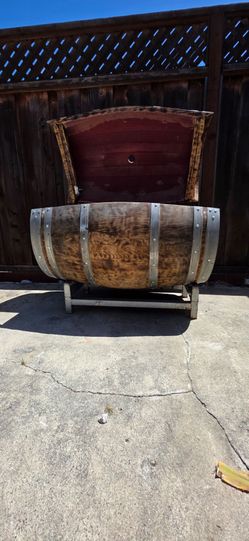 Rustic wine Barrel ice chest