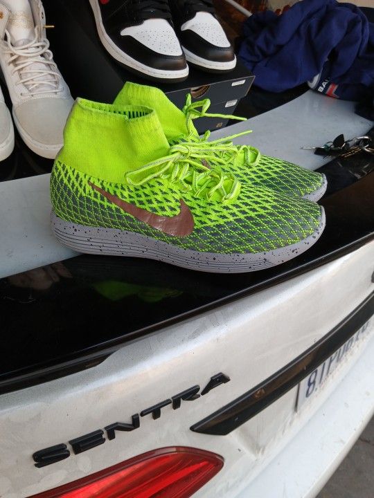 NIKE SHOES