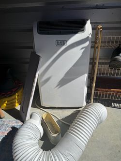 Black and Decker rolling floor AC