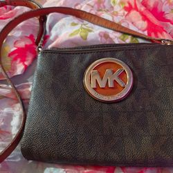 Michael kors crossbody purse