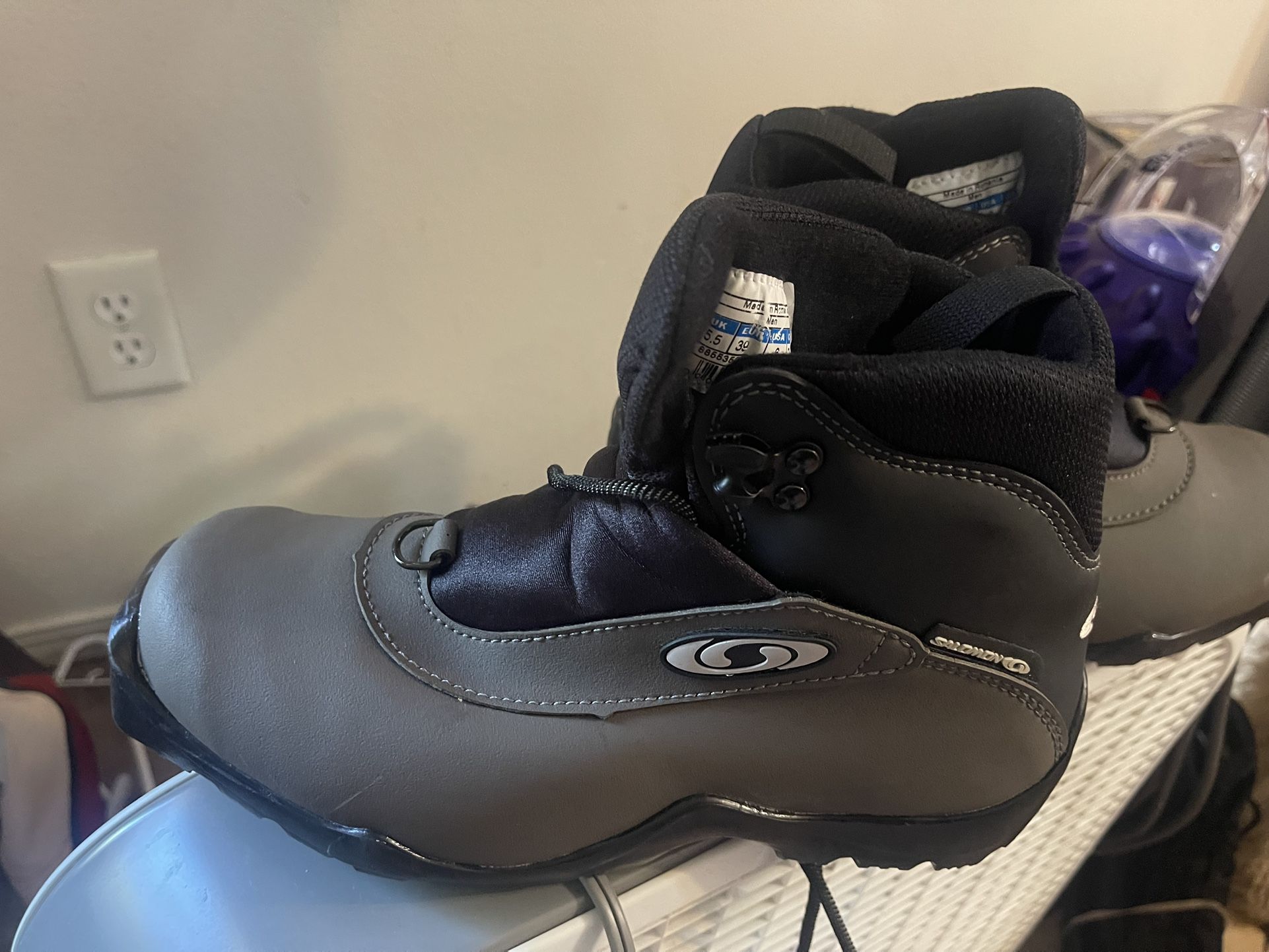Salomon Ski Boots Size 6 Men’s