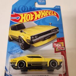 Hot Wheels Nissan Skyline 2000 GT-R Yellow