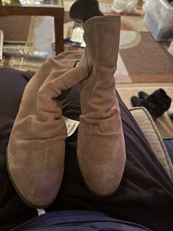 New Ladies Size 8 Low Boot 