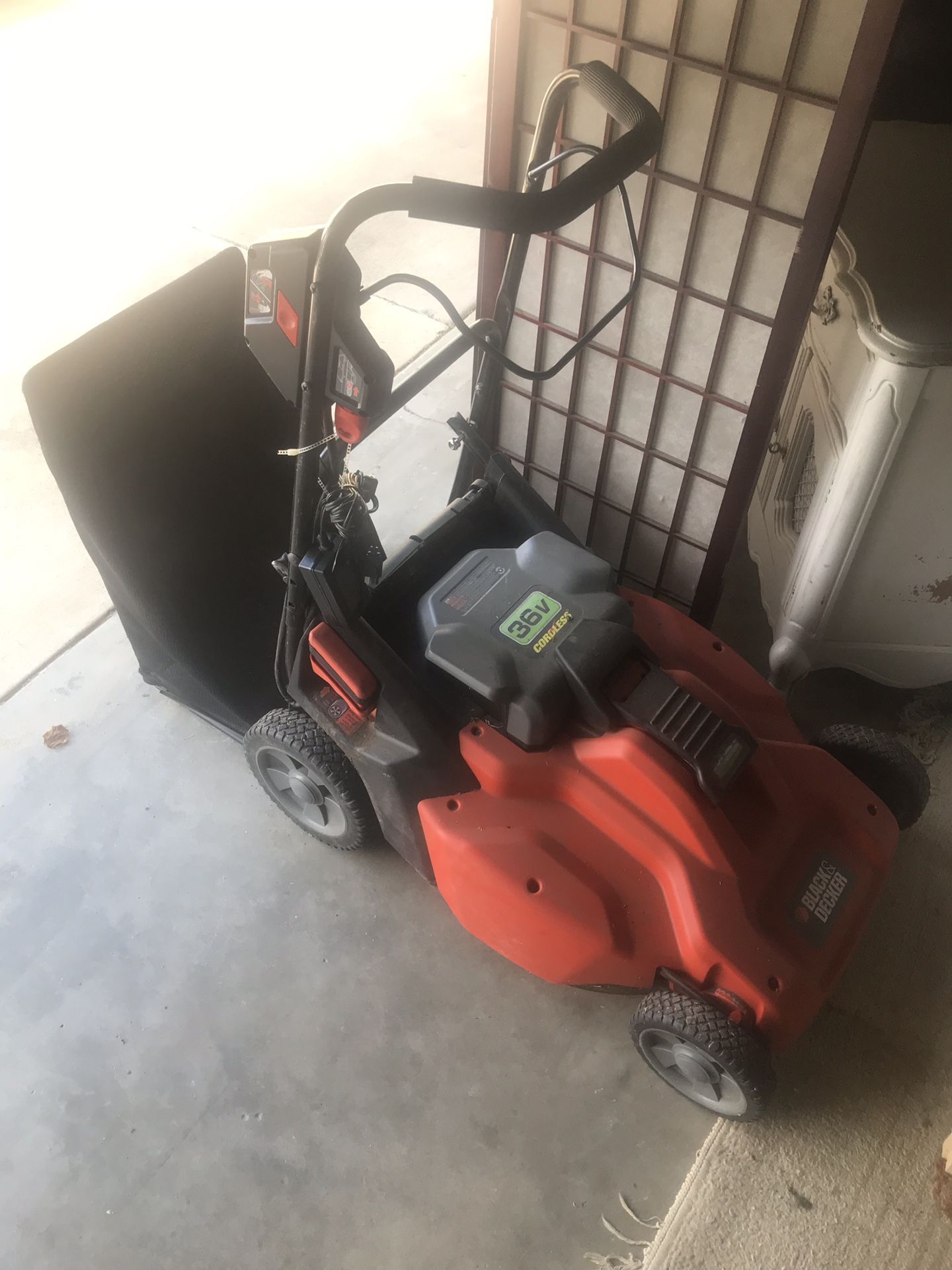 Electric lawn mower / grass mower