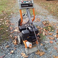 GENERAC. 2700. PSI.  2.3 GPM HARDLY  USED. RUN PERFECTLY. 