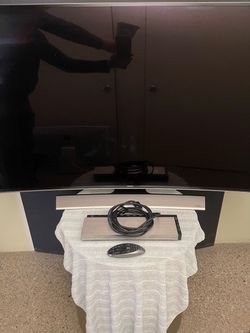 ESTATE SALE - Samsung Smart TV UN55HU9000F Brand New 3D Glasses