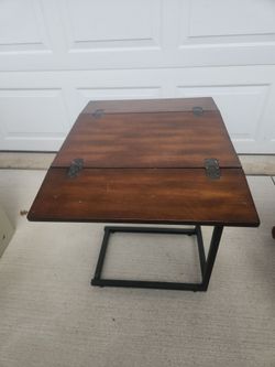 Serving table