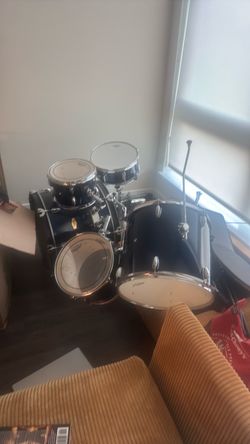 Pearl Drum Kit Black 4-Piece Set