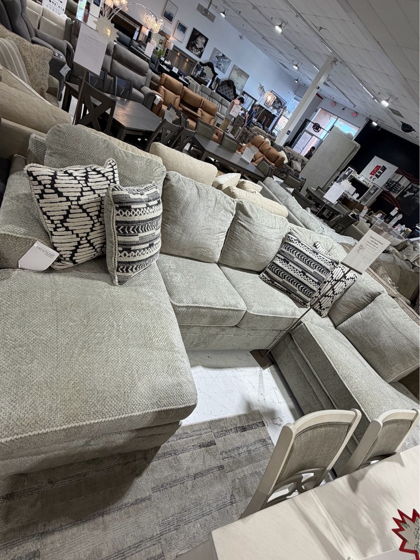 Calnita 2pc Sectional