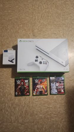 XBOX ONE S 1TB BUNDLE * SYSTEM NEVER USED