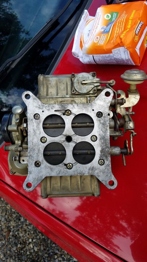 Holley 450 CFM 4bbl vacuum secondary carburetor. The carb is a list 4548s Ford part number DOPF