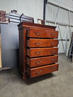Chest of drawers