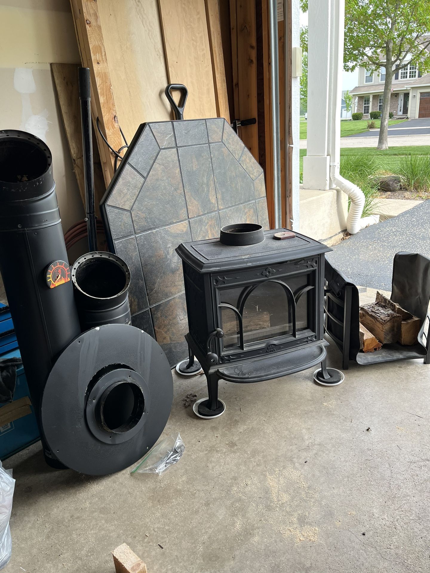 Jotul F100 Wood Burning Stove for Sale in Plano, IL - OfferUp
