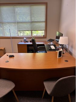 FREE u-shaped executive desk (Hon)
