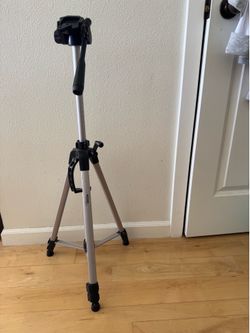 Amazon Basics 50-inch Lightweight Portable Camera Tripod Stand with Quick-Release Plate, Adjustable Height, Aluminum, for Travel Photography, With car