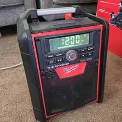 Milwaukee M18 Jobsite Radio / Charger