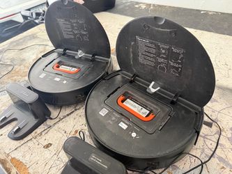 Robot Vacuum Cleaners – Lot of 2