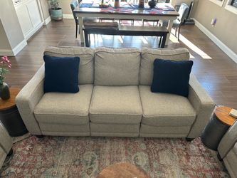 La-Z-Boy Makenna Duo® Power Reclining Sofa – Light Gray/Taupe – USB Charging