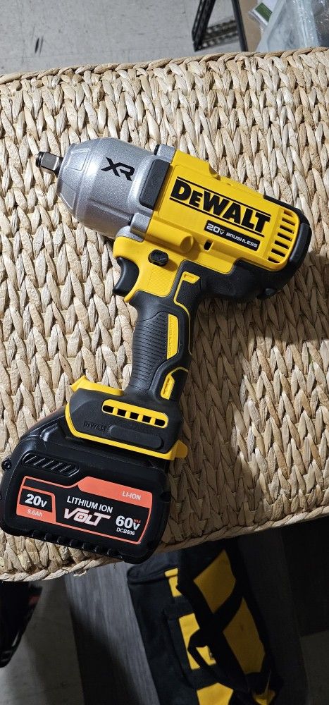 20V MAX XR Lithium-Ion
Cordless 1/2 in. Impact Wrench Con Bateria Y Cargador