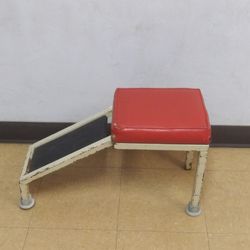 VINTAGE 1960s SHOE FITTING BENCH