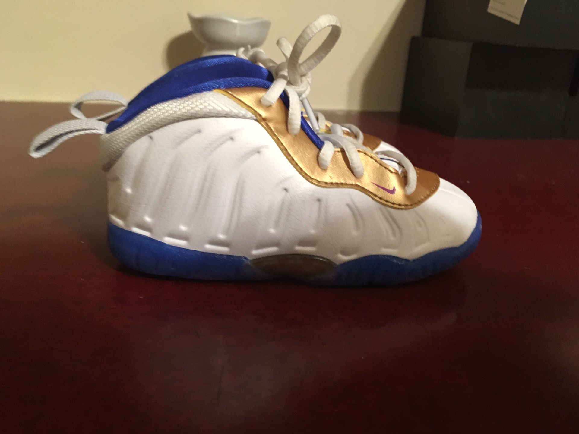 Nike foams toddler