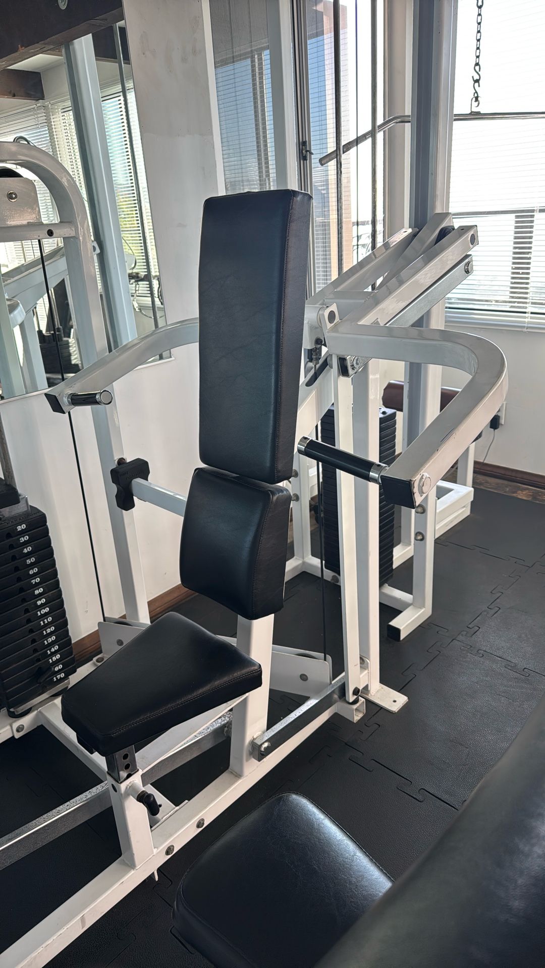 Seated shoulder press