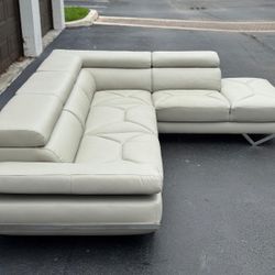 🛋️ Sofa/Couch Sectional - Modern Design - Delivery Available 🚛
