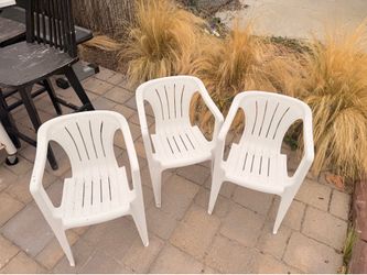 3 plastic kids chairs