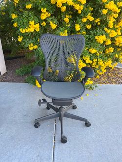 ✨ Herman Miller Mirra 2 Office Chair ✨ ($10 delivery )