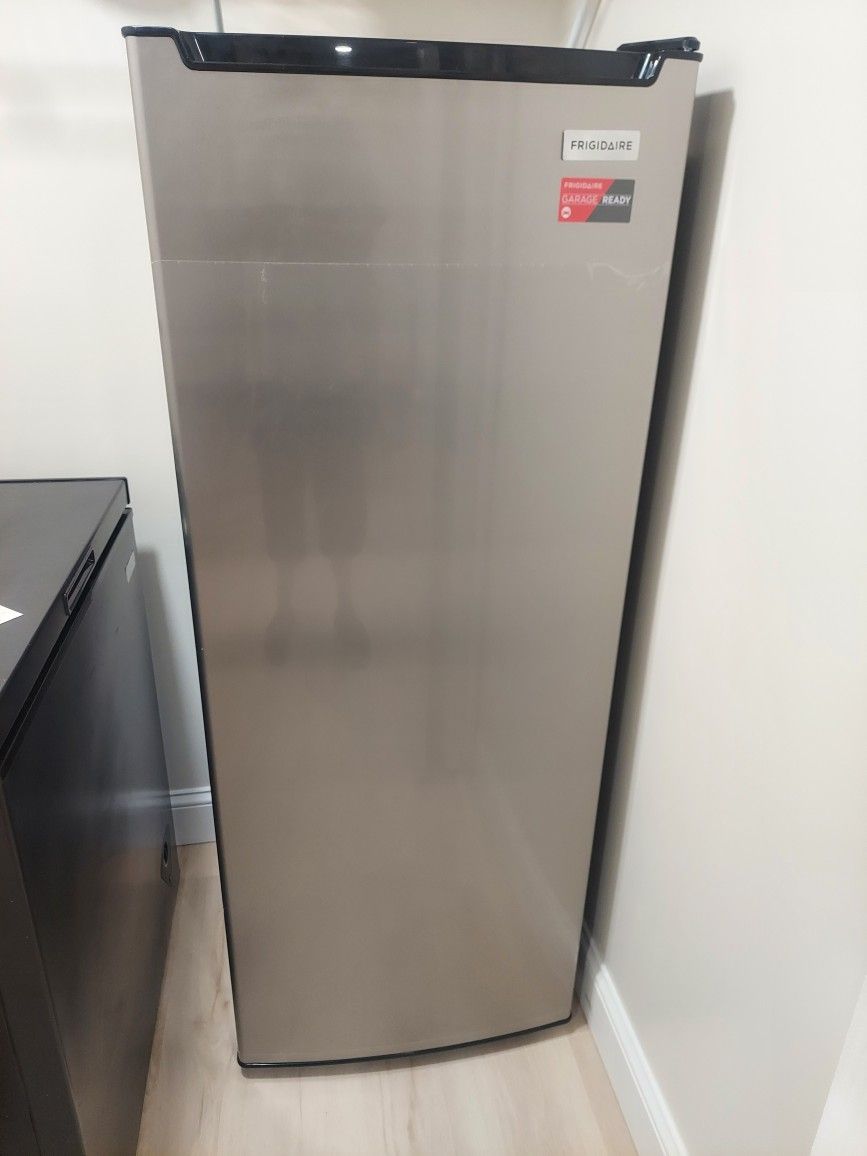 New Upright Freezer/refrigerator