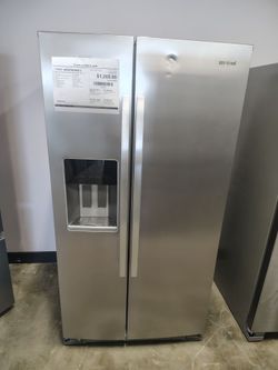 Whirlpool side by side refrigerator (28 cu ft)