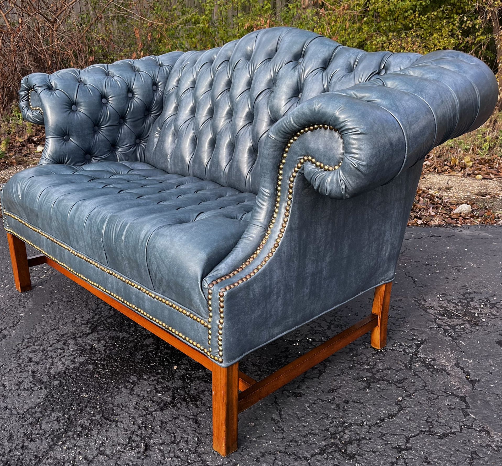🚚  Vintage Chesterfield Loveseat  Leather, Tufted, Blue