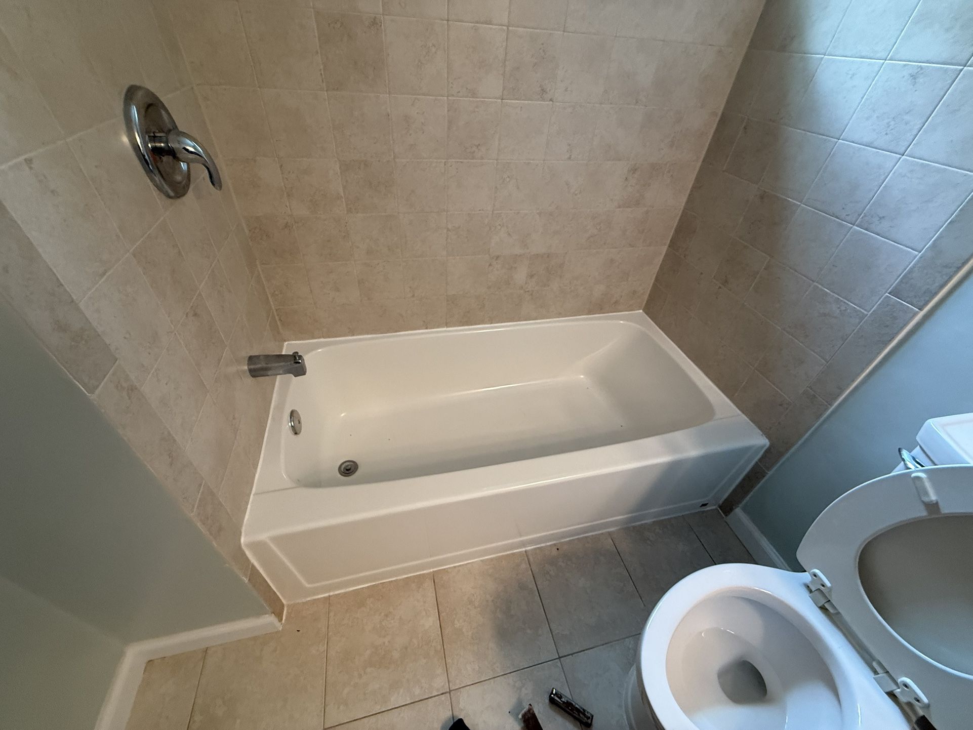 Use Bath Tub Tyna Usada