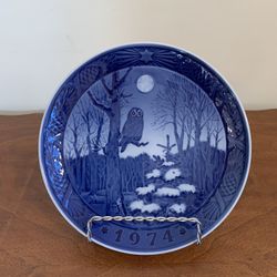Royal Copenhagen Denmark Porcelain 1974 owl “Winter Twilight” plate wstyrofoam case just under 7.25”