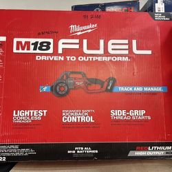 Milwaukee M18 FUEL One-Key Cordless Brushless Compact Pipe Threader Kit W/(2) 8.0Ah Batteries, 1/2 in. - 1-1/4 in. Aluminum Dies