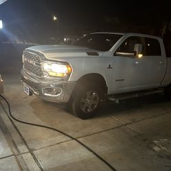 2022 Ram 2500 Big Horn Crew Cab 4X4 64 BOX