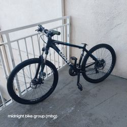 FOR SALE IS THIS GIANT ATX 27.5 MTN BIKE