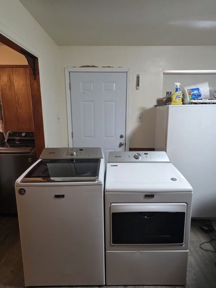 MAYTAG WASHER AND DRYER BOTH ELECTRIC XL CAPACITY 5.3 CU GOOD CONDITION HEAVY DUTY DELIVERY AVAILABLE FOR EXTRA FEE WE DO REPAIRS